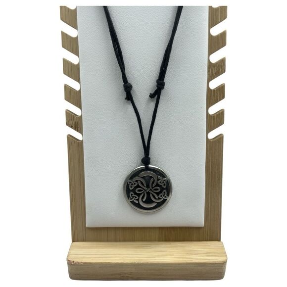 *NWT* WOMEN'S CELTIC KNOT PEWTER NECKLACE & EARRINGS BUNDLE - Picture 2 of 6